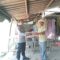 Bhabinkamtibmas Sekotong Giatkan Bantuan Sosial ke Warga Rentan