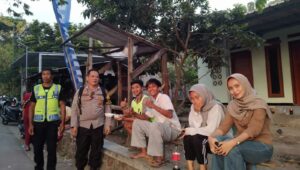 Polsek Batulayar Dorong Warga Batulayar Barat Manfaatkan Lahan Kosong untuk Ketahanan Pangan