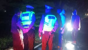 Tergeletak di Bypass BIL 1, Korban Laka Tunggal Dievakuasi Polres Lobar