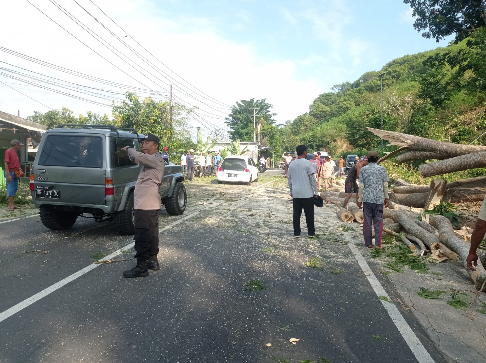 Respons Cepat Polsek Lembar Jaga Kamtibmas di Kegiatan Warga