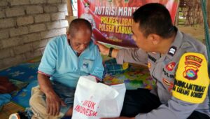 Polsek Labuapi Distribusikan Bantuan Gizi di Karang Bongkot