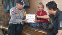 Polsek Sekotong Salurkan Bantuan Nutrisi di Dusun Sayong