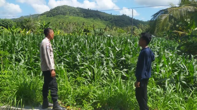 Polri Dampingi Petani di Desa Batu Putih