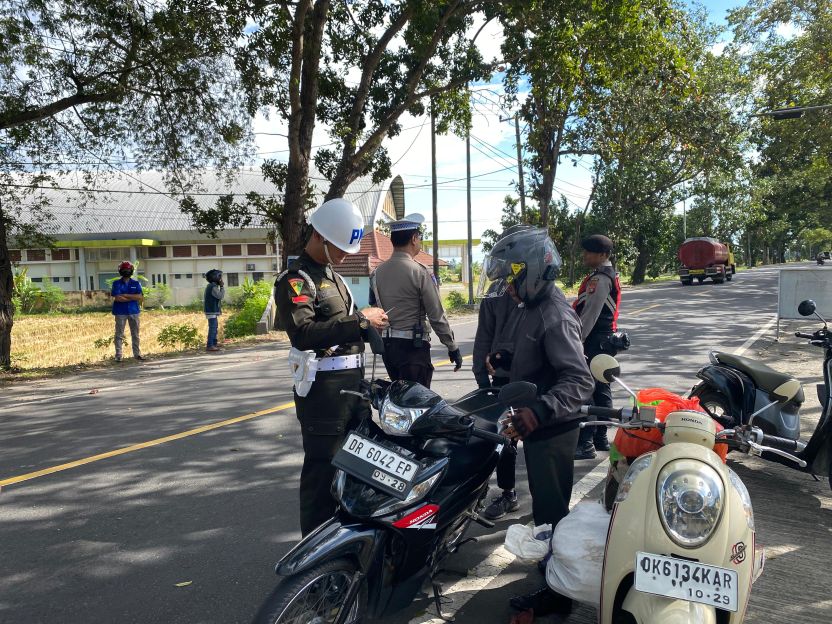 Kamseltibcar Lantas Diperkuat, Polres Lombok Barat Gelar Operasi di Kecamatan Gerung