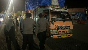 Polsek Kawasan Pelabuhan Lembar Cegah Gangguan Kamtibmas Lewat Pemeriksaan Bongkaran