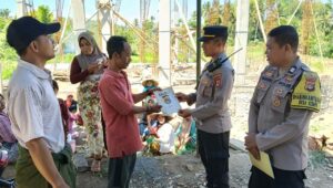 Aksi Nyata Polri: Polsek Sekotong Salurkan Bantuan Sosial di Desa Kedaro Lombok Barat
