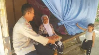 WhatsApp Image 2025-10-16 at 13.29.48 (2)_result Tak Hanya Amankan Desa, Polisi Sekotong Juga Bantu Warga Lewat Nutrisi Mantap